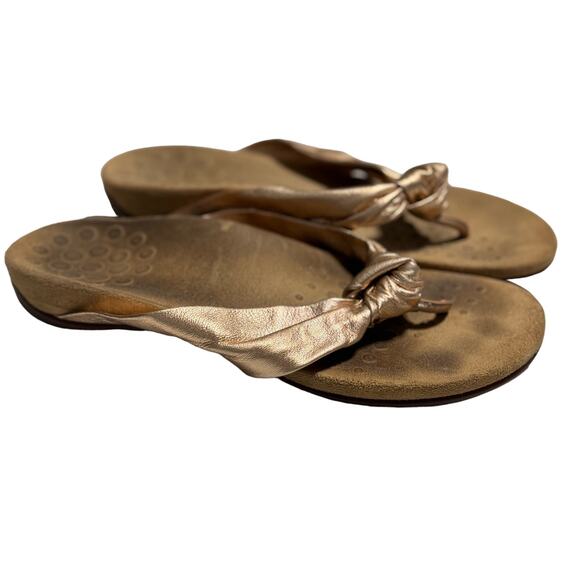 Vionic Pippa Gold Leather Thong Flip Flops Sz 7.5 - Picture 1 of 4